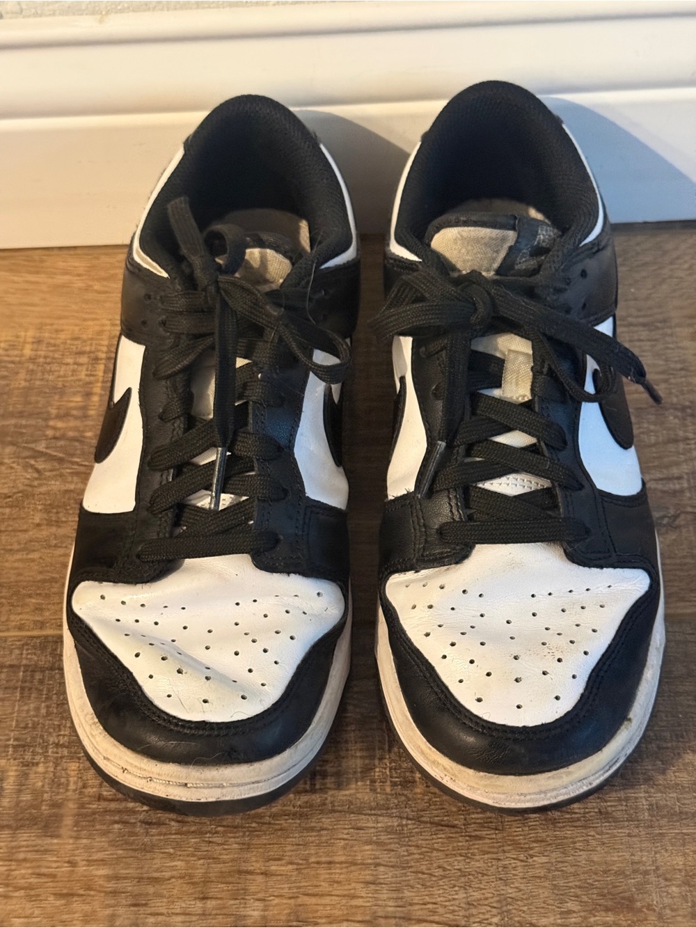 Preowned Nike Pandas Womens Size 7.5 Dunk Low Sneakers Black & White